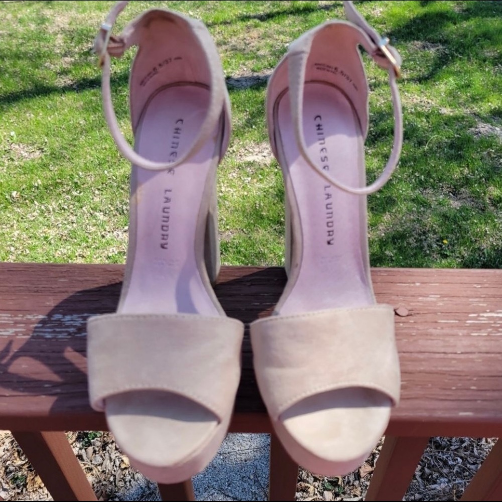 Chinese Laundry Avenue Soft Pink Suede Platform Heels Size 6.5